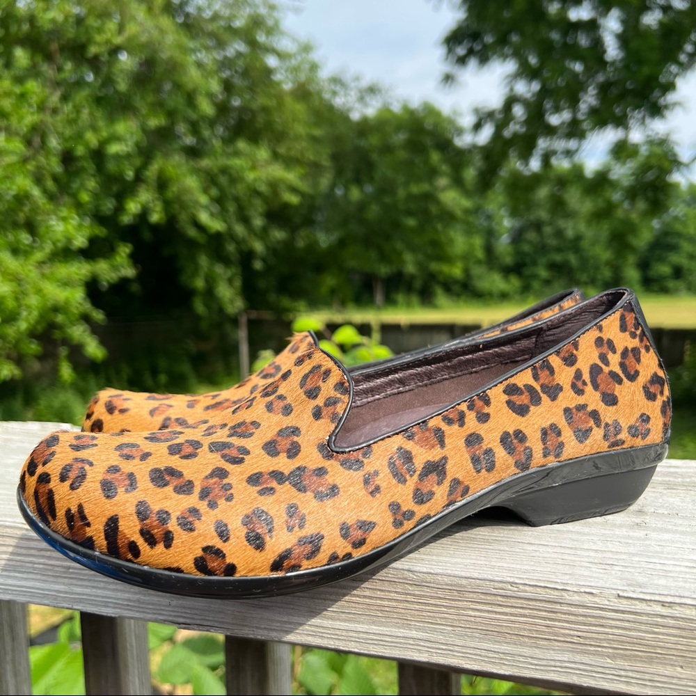 Dansko Olivia Cheetah Print Shoes Women’s 39/8.5/9 Calf Hair Clog Loafer